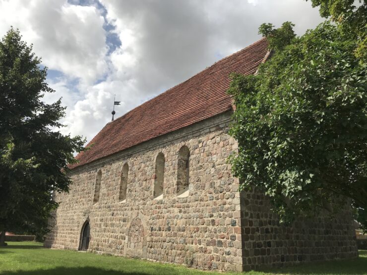 Kirche Petershagen Ansicht, Foto: Anet Hoppe