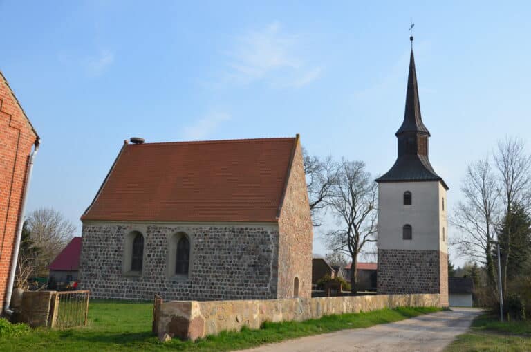Kirche Grimme, Foto Peter Reiss